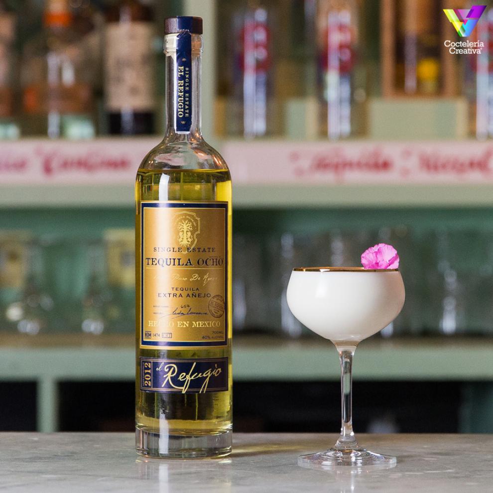 Alexander the Eight imagen cóctel Alexander the Eight con botella Tequila Ocho Extra Añejo