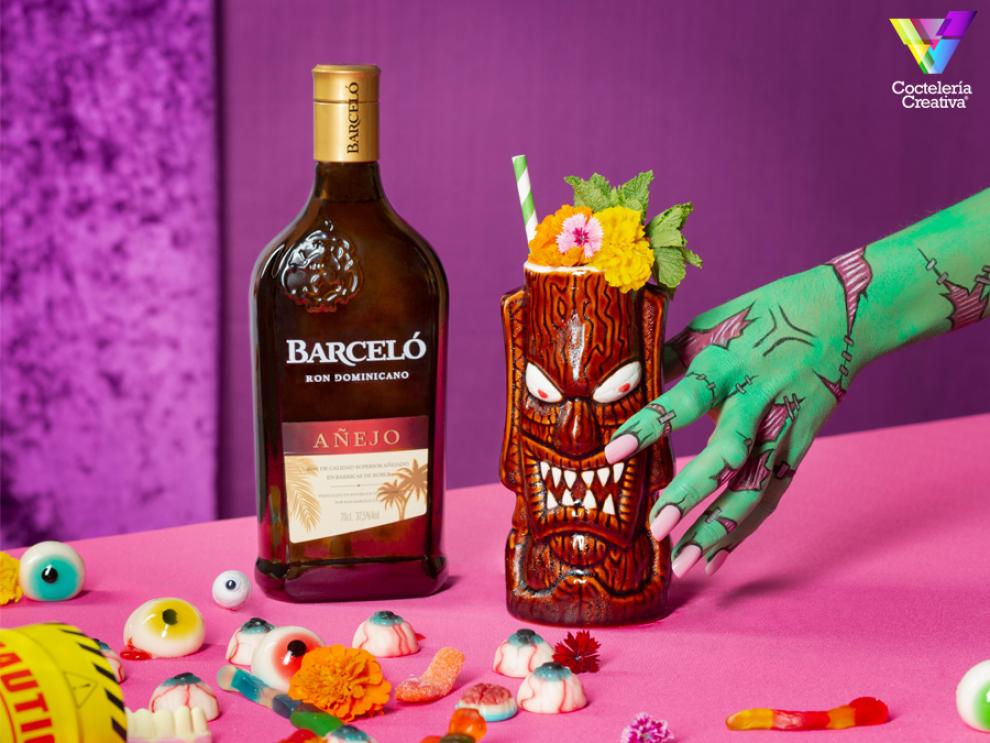 imagen del cóctel Zombie by Ron Barceló con botella