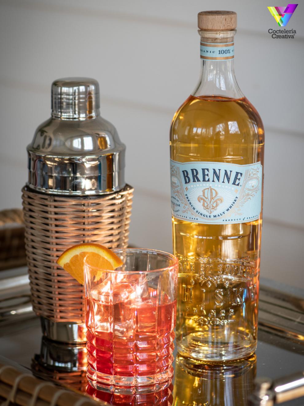boulevardier brenne imagen de la botella brenne french whisky y el coctel brenne boulevardier